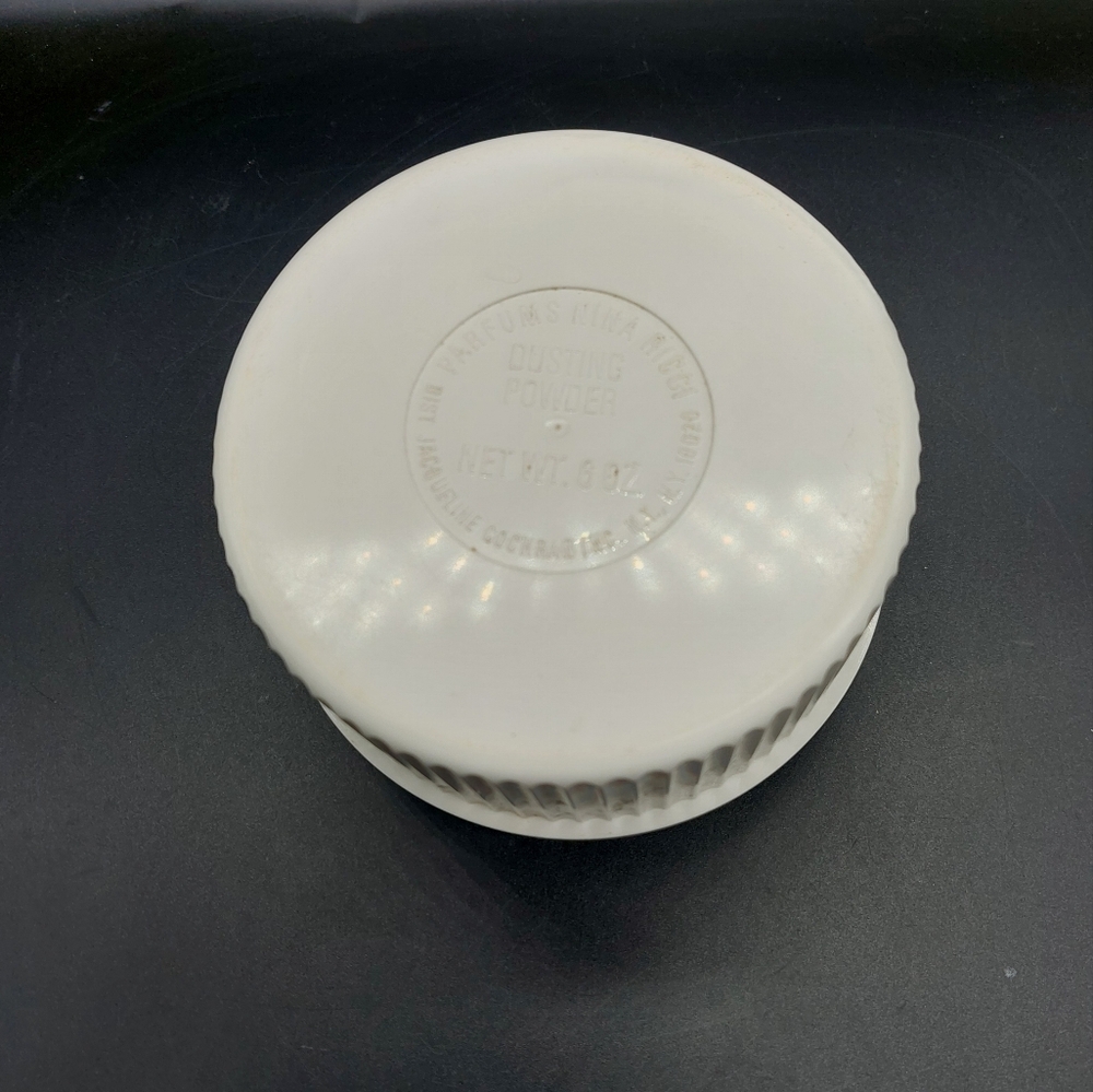 Vintage Parfums Nina Ricci Dusting Powder Empty Round Box & Cover Collectable - Picture 2 of 4